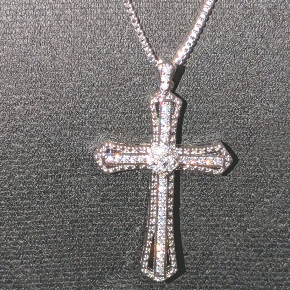 14K White Gold Plated In 1.20Ct Simulated Diamond Cross Pendant Necklace 45cm - Picture 11 of 15